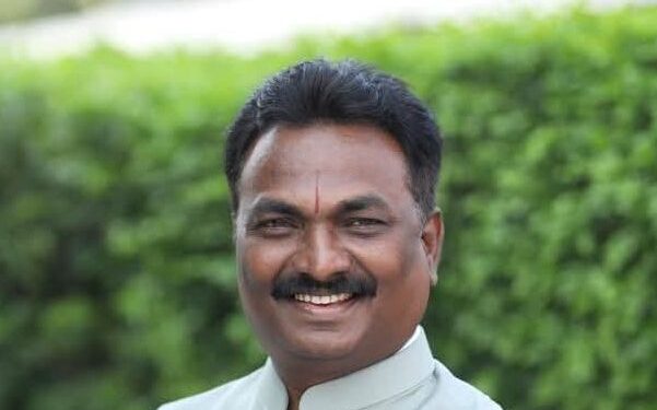 उच्च व तंत्र शिक्षण सह संचालक कार्यालयातील अजय शिवरामे यांना ‘आदर्श कर्मचारी पुरस्कार’