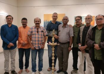 ‘ग्रॅव्हिटी’ चित्र प्रदर्शनात प्रकाश सावल्यांची जुगलबंदी!
