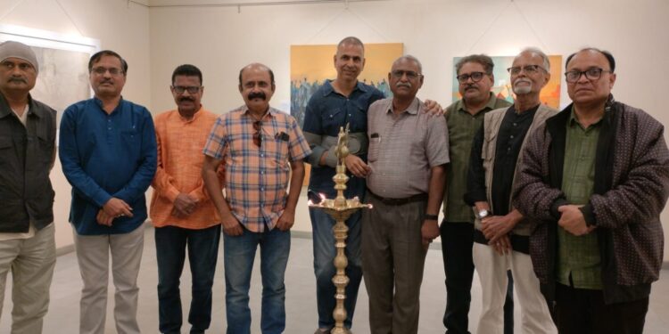‘ग्रॅव्हिटी’ चित्र प्रदर्शनात प्रकाश सावल्यांची जुगलबंदी!
