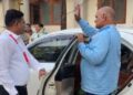 अधिकारी असावा तर असा….