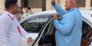 अधिकारी असावा तर असा….