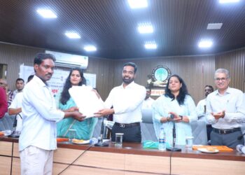 रासायनिक खतांचा कमीत कमी वापर करून जमिनीचा पोत जपा – जिल्हाधिकारी रोहन घुगे