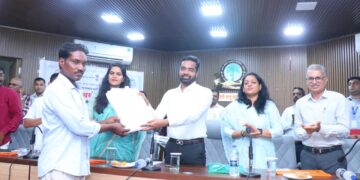 रासायनिक खतांचा कमीत कमी वापर करून जमिनीचा पोत जपा – जिल्हाधिकारी रोहन घुगे