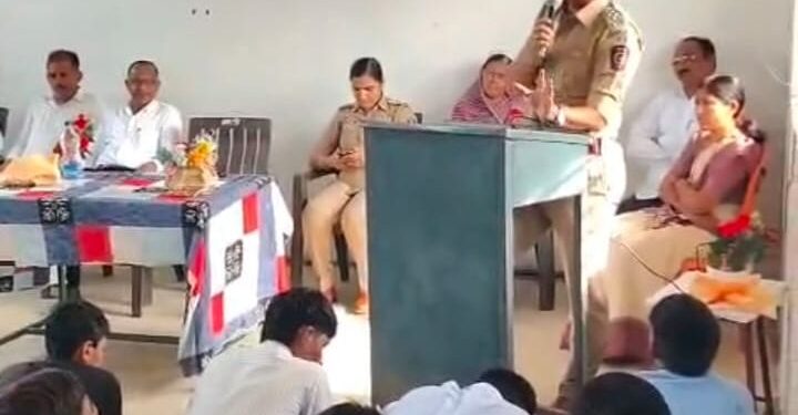 कासमपुरा विद्यालयात सायबर सुरक्षा जनजागृती; वरिष्ठ पोलीस अधिकाऱ्यांचे विद्यार्थ्यांना मार्गदर्शन