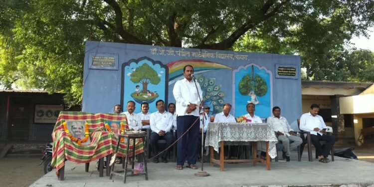 लोहारा विद्यालयात राष्ट्रपिता महात्मा गांधी व मा. पंतप्रधान लालबहादूर शास्त्री यांची जयंती उत्साहात संपन्न