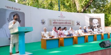 गांधीजींच्या स्वदेशी मूल्यांतूनच सक्षम पिढी घडेल – जिल्हाधिकारी रोहन घुगे